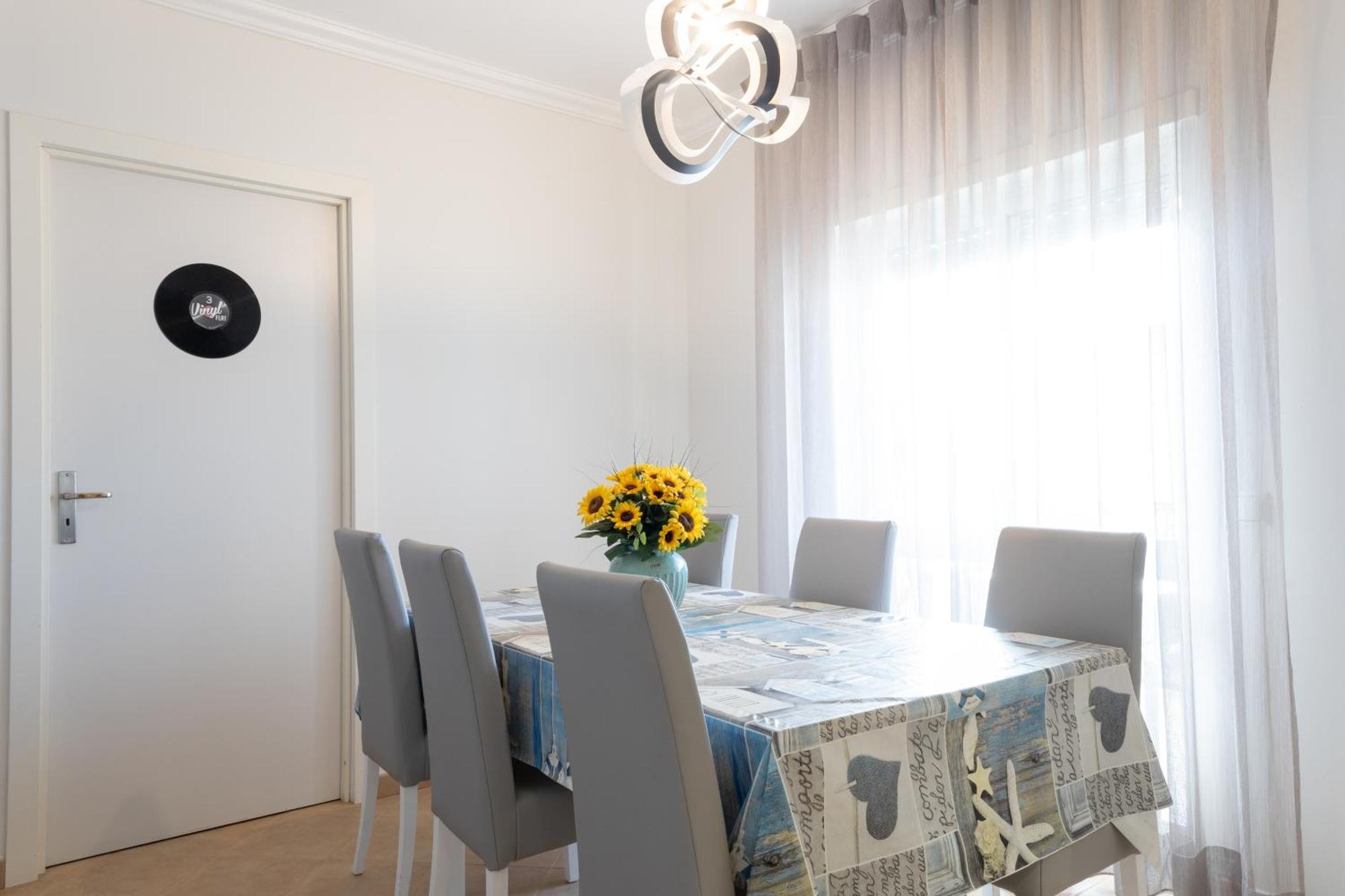 Vinyl Flat Bed & Breakfast - Rooms Lagos Ngoại thất bức ảnh